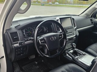 2019 Toyota Land Cruiser 200 Series Рестайлинг 2, белый, 7700000 рублей, вид 5