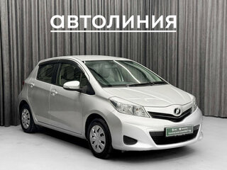 2013 Toyota Vitz III (XP130), серый, 680000 рублей, вид 2