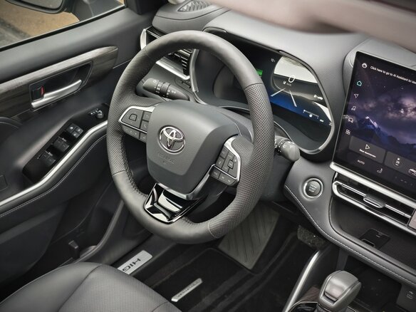 2026 Toyota Highlander IV (XU70), чёрный - вид 16