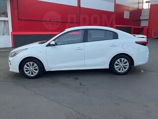 2019 Kia Rio IV, белый, 850000 рублей, вид 3