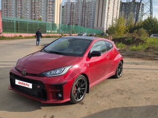 2022 Toyota Yaris IV, красный, 4500000 рублей, вид 1