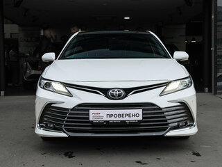 2022 Toyota Camry VIII (XV70) Рестайлинг, белый, 3450000 рублей, вид 2