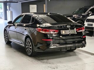 2019 Kia Optima IV Рестайлинг, чёрный, 1850000 рублей, вид 4