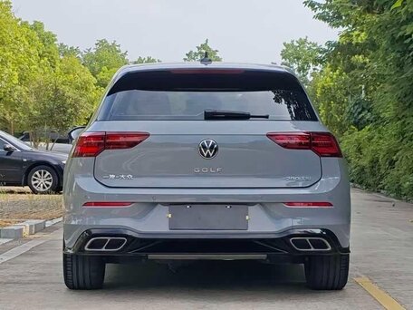 2023 Volkswagen Golf VIII, серый, 1890000 рублей, вид 4