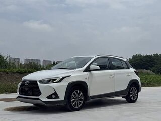 2023 Toyota Yaris IV, белый, 1000111 рублей, вид 2