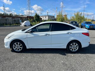 2013 Hyundai Solaris I, белый, 727000 рублей, вид 2