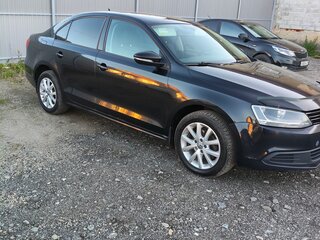 2013 Volkswagen Jetta VI, чёрный, 910000 рублей, вид 2