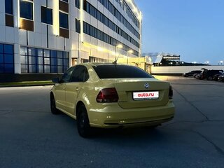 2018 Volkswagen Polo V Рестайлинг, жёлтый, 670000 рублей, вид 5