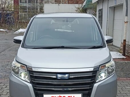 2015 Toyota Noah III (R80), серебристый, 1700000 рублей, вид 2