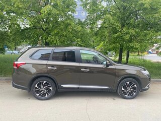 2018 Mitsubishi Outlander III Рестайлинг 3, коричневый, 1850000 рублей, вид 1