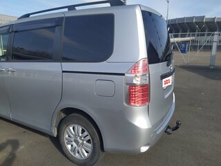 2008 Toyota Noah II (R70), серый, 950000 рублей, вид 4