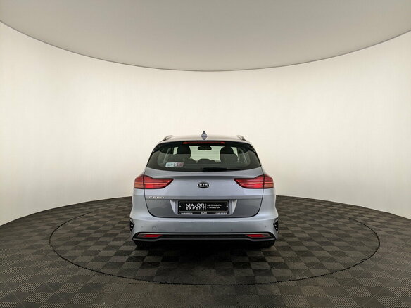 2020 Kia Ceed III, серый, 1600000 рублей - вид 5