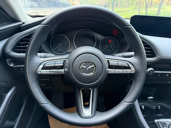 2022 Mazda 3 Axela IV (BP), красный, 1285000 рублей - вид 8