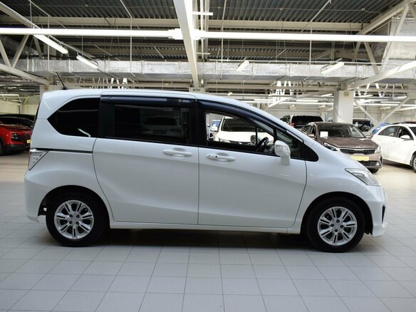 2014 Honda Freed I Рестайлинг 2, белый, 985000 рублей - вид 7