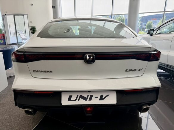 2024 Changan UNI-V I, белый, 3329900 рублей - вид 6