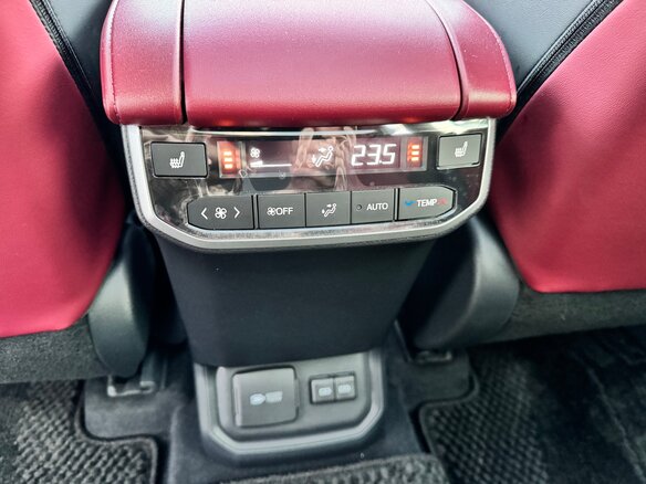 2024 Toyota Crown Kluger, чёрный, 6600000 рублей - вид 24
