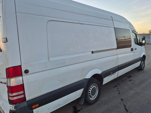 2010 Mercedes-Benz Sprinter, белый, 1800000 рублей - вид 2