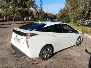 2016 Toyota Prius IV (XW50), белый, 1400000 рублей, вид 3