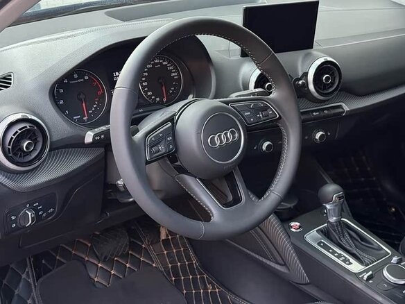 2022 Audi Q2 35 TFSI I Рестайлинг, чёрный - вид 4
