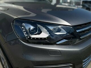 2013 Volkswagen Touareg II, серый, 1840000 рублей, вид 4