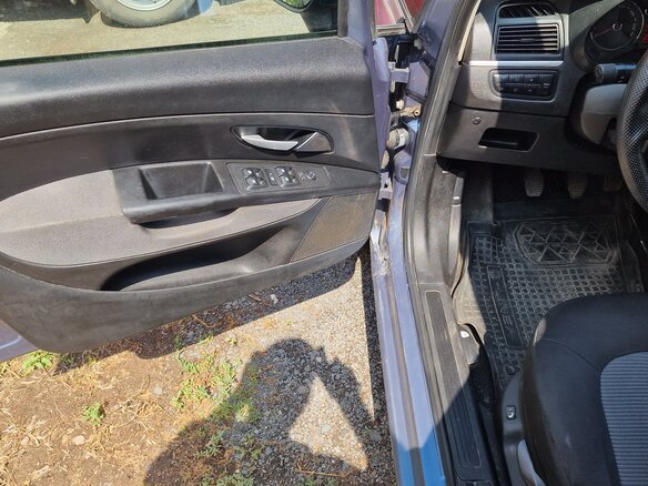 2010 Fiat Linea, синий, 450000 рублей - вид 16
