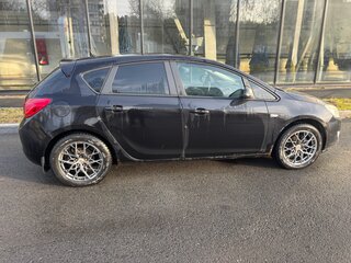 2010 Opel Astra J, чёрный, 450000 рублей, вид 3