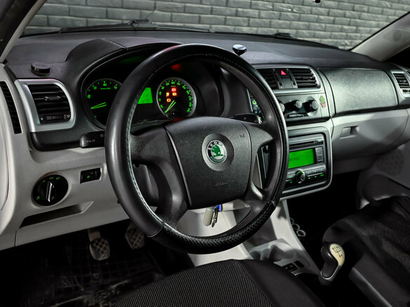 2008 Skoda Fabia II, красный, 400000 рублей - вид 7