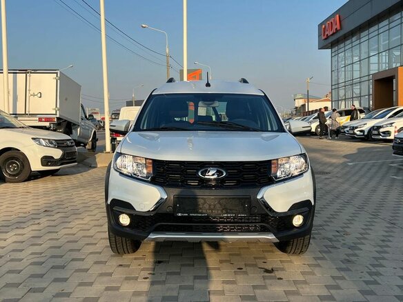 2026 Lada (ВАЗ) Largus Cross I Рестайлинг, белый, 2022000 рублей - вид 1