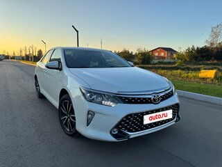 2017 Toyota Camry VII (XV50) Рестайлинг 2, белый, 2000000 рублей, вид 4