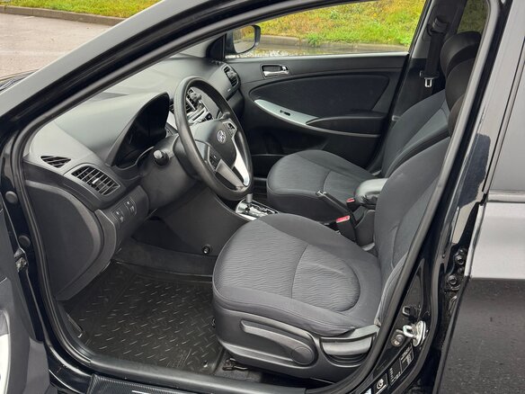 2011 Hyundai Solaris I, чёрный, 770000 рублей - вид 7