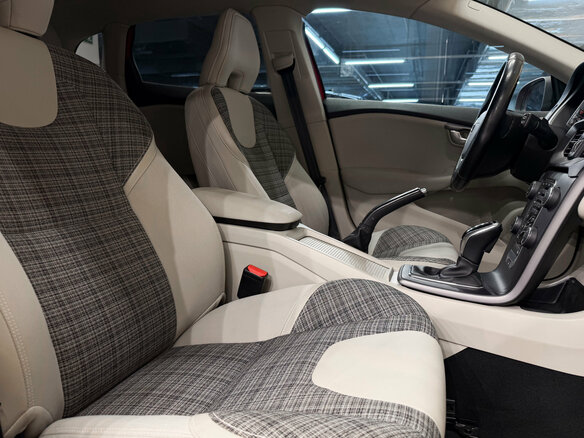 2017 Volvo V40 Cross Country I Рестайлинг, красный, 1970000 рублей - вид 13