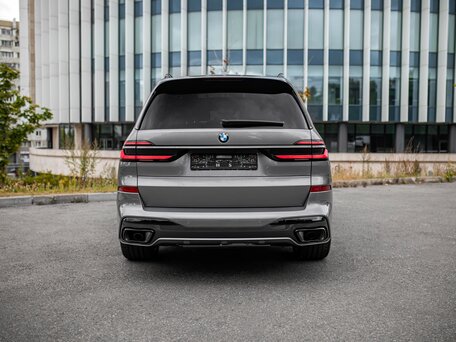 2026 BMW X7 40d I (G07) Рестайлинг, серый, 17490000 рублей, вид 5