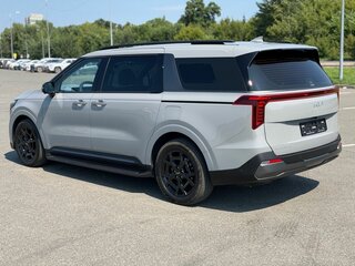 2025 Kia Carnival IV Рестайлинг, серый, 5670000 рублей, вид 4