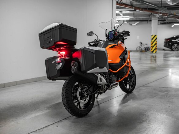 2026 KTM 1390 Super Adventure S Evo, оранжевый, 2990000 рублей - вид 3