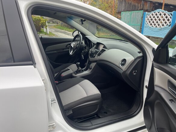 2011 Chevrolet Cruze I, белый, 460000 рублей - вид 16
