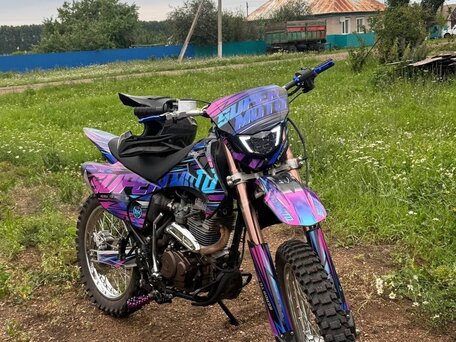 2024 Aprilia ETX 250, пурпурный, 119999 рублей, вид 3