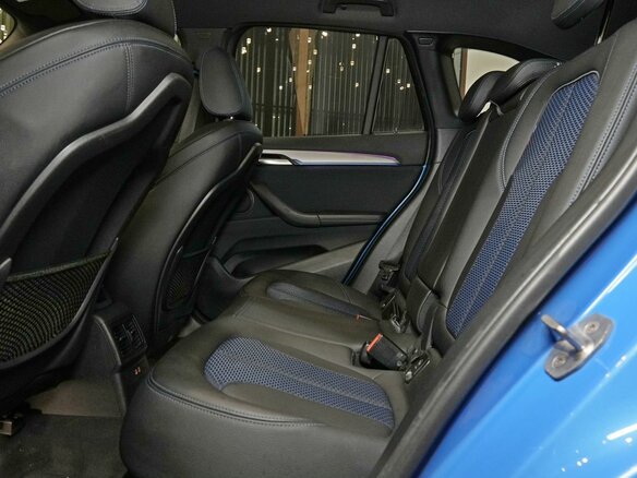 2019 BMW X1 20i xDrive II (F48) Рестайлинг, синий, 2790000 рублей - вид 17