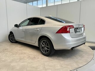 2016 Volvo S60 II Рестайлинг, серебристый, 1350000 рублей, вид 3