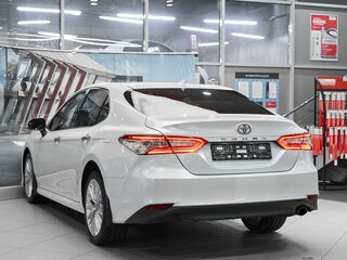 2019 Toyota Camry VIII (XV70), белый, 2399000 рублей, вид 4
