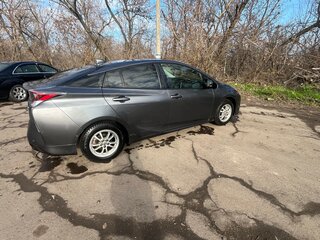 2017 Toyota Prius IV (XW50), серый, 1650000 рублей, вид 2