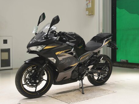 2022 Kawasaki Ninja 400, чёрный, 530000 рублей, вид 2