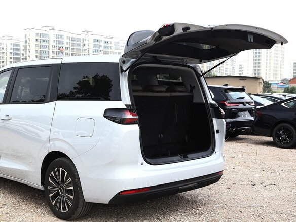 2026 Wuling Starlight 730, серебристый, 2430000 рублей - вид 19