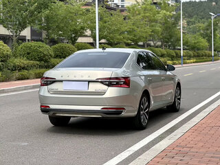 2023 Skoda Superb III Рестайлинг, бежевый, 2070700 рублей, вид 4