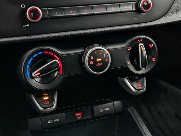 2021 Kia Rio IV Рестайлинг, серебристый, 1690000 рублей - вид 20