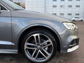2020 Audi A3 III (8V) Рестайлинг, серый, 1800000 рублей, вид 4