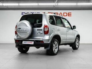 2018 Chevrolet Niva I Рестайлинг, серебристый, 899000 рублей, вид 5