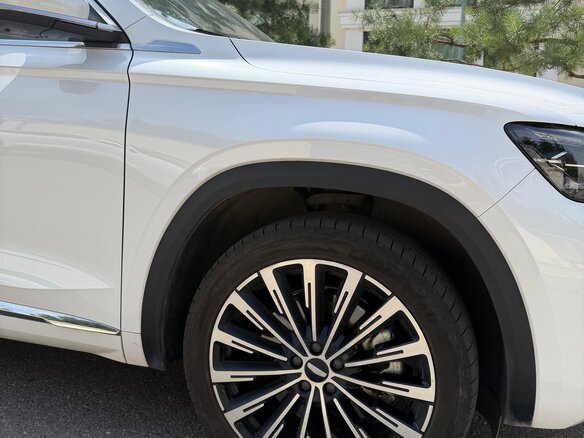 2025 Geely Monjaro (Xingyue L) I Рестайлинг (China Market), белый, 3770000 рублей - вид 6