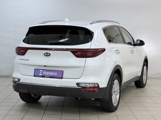 2020 Kia Sportage IV Рестайлинг, белый, 2480000 рублей, вид 4