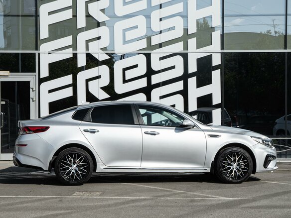2019 Kia Optima IV Рестайлинг, серебристый, 1923400 рублей - вид 4