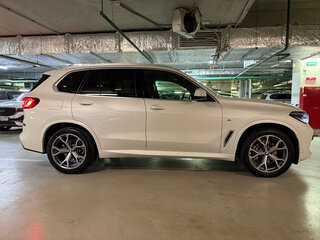 2022 BMW X5 40i IV (G05/G18), белый, 7700000 рублей, вид 3